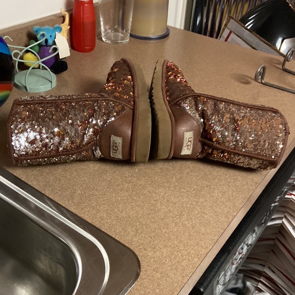 UGG SEQUINS ANKLE BOOTS - Picture 7 of 11